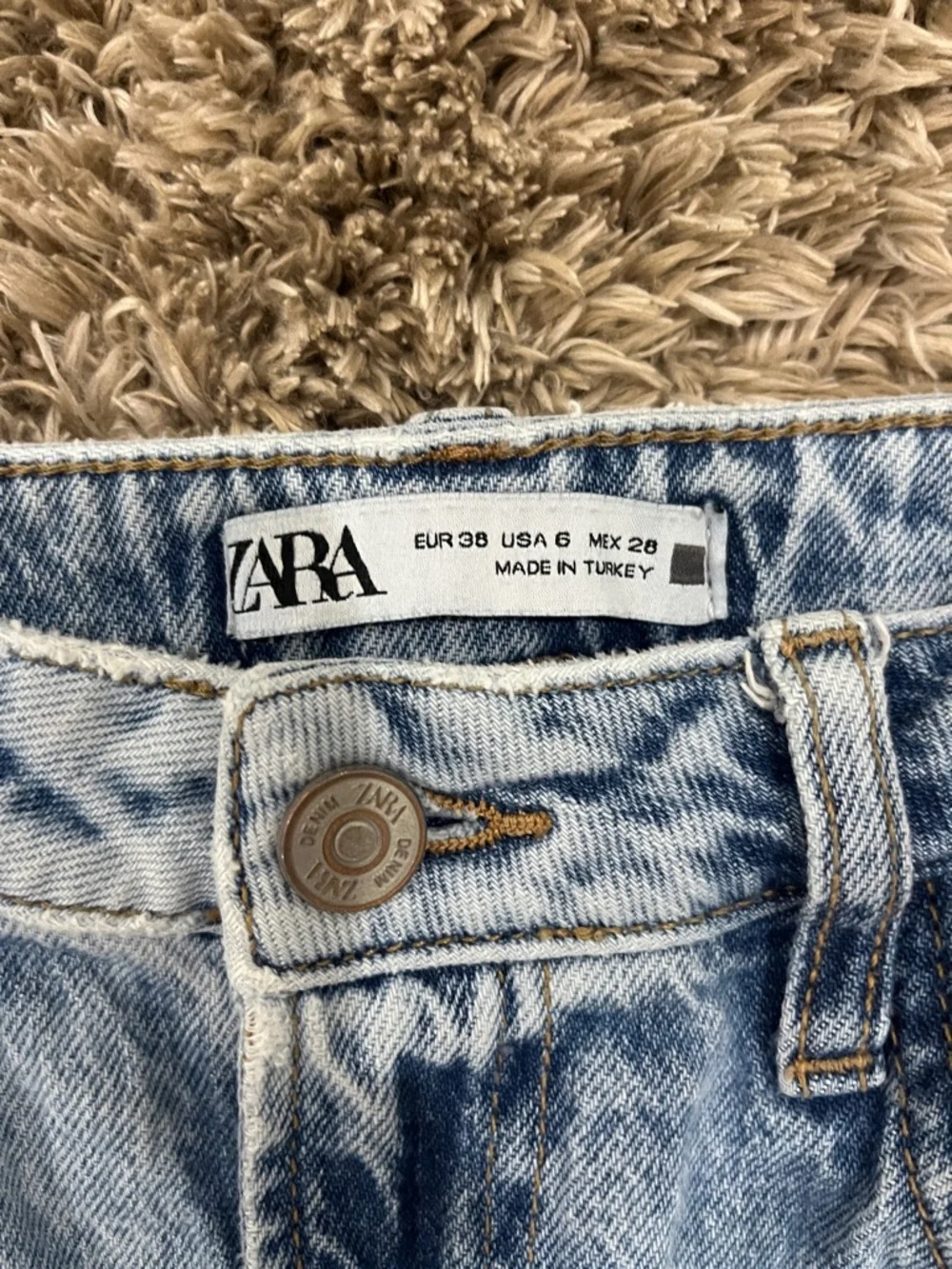 Zara Light Wash Wide-Leg Flare Jeans - Picture 2 of 6